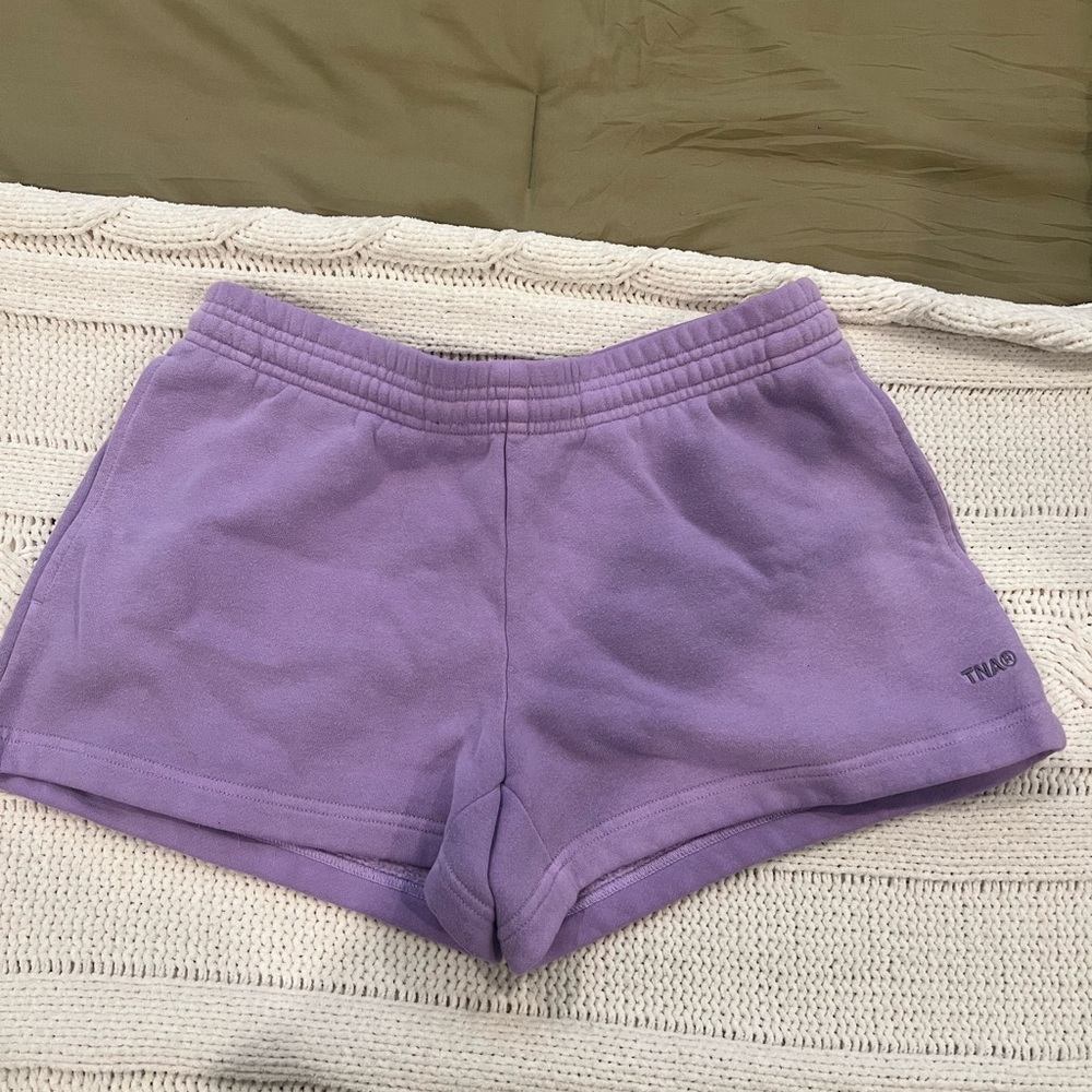 aritzia TNA shorts in perfect condition